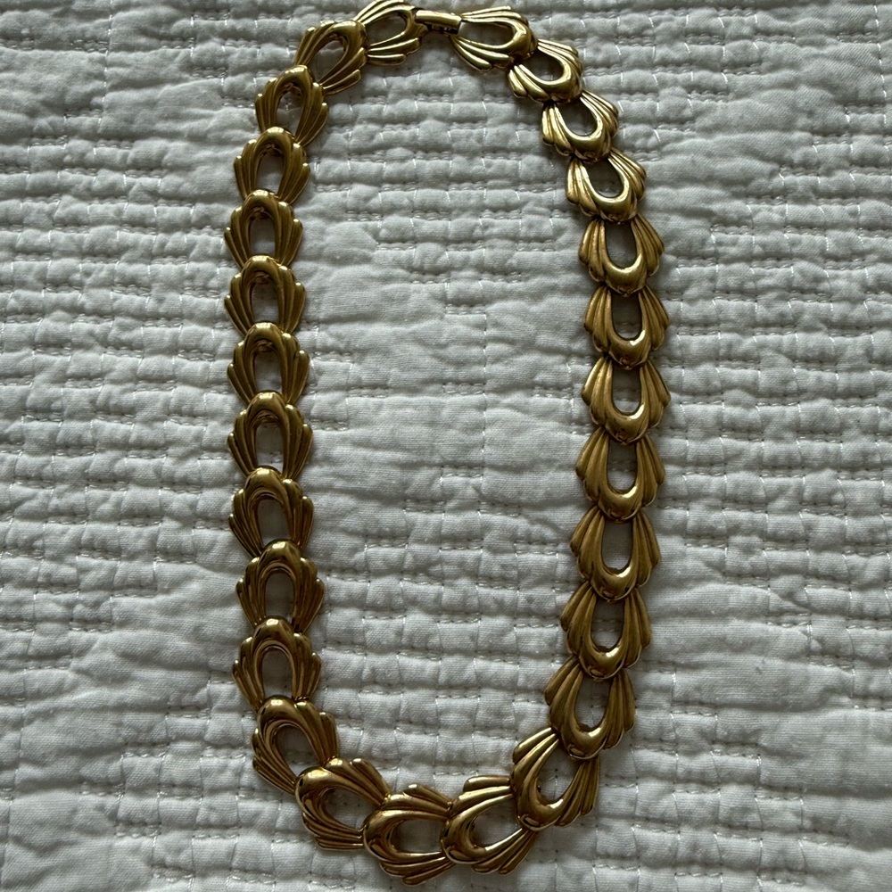 Monet Elegant Gold Necklace